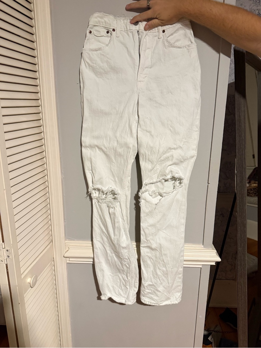 Abercrombie & Fitch White Distressed Women’s Jeans